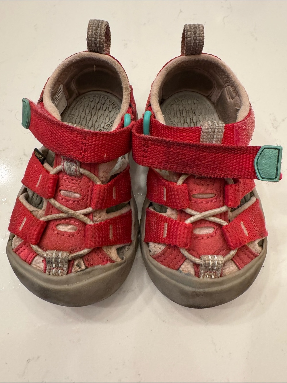 Kids Keen Pink Closed-Toe Water Shoes with velcro Hook-and-Loop Strap size 5